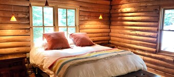 Cozy 3-Bdrm Log Cabin Retreat in Truckee, Sleeps-8, Hot Tub, 2 Acres of Serenity