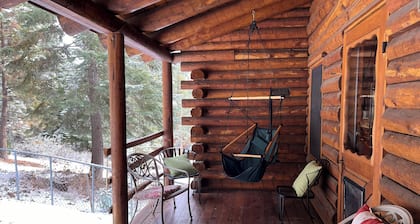Cozy 3-Bdrm Log Cabin Retreat in Truckee, Sleeps-8, Hot Tub, 2 Acres of Serenity