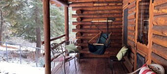 Cozy 3-Bdrm Log Cabin Retreat in Truckee, Sleeps-8, Hot Tub, 2 Acres of Serenity