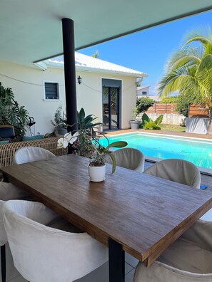 Outdoor pool - Villa. Saint Louis, Reunion Island National Park (Saint-Louis)