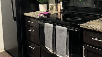 Microondas, parrilla de estufa y lavavajillas