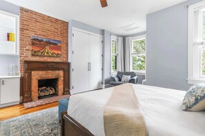 3 bedrooms, desk, iron/ironing board, WiFi