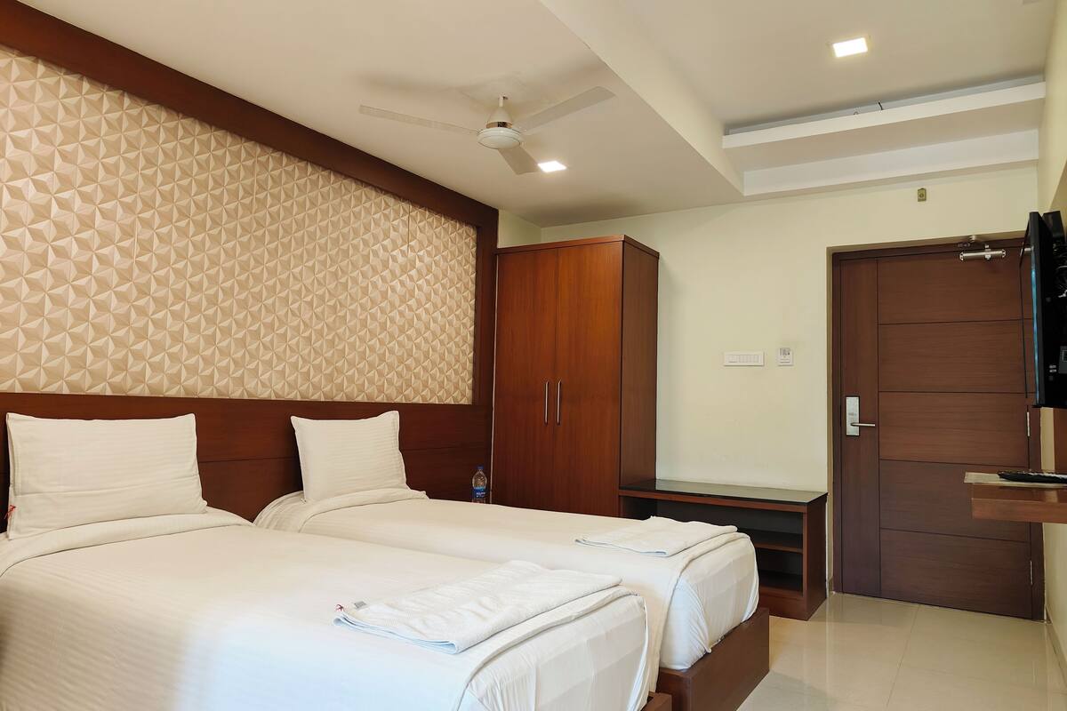 Deluxe Twin Room, Non Smoking, Air conditioning | Laptop workspace, soundproofing, free WiFi, bed sheets