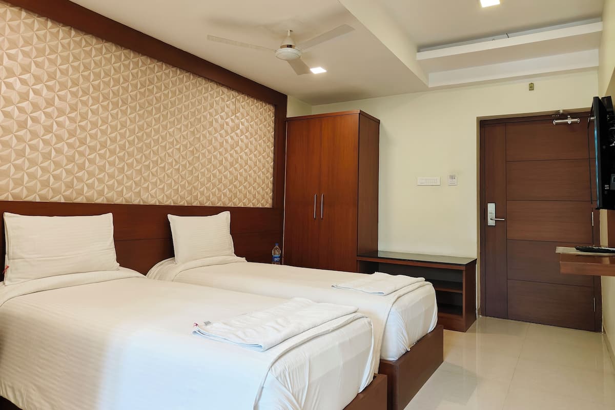 Deluxe Twin Room, Non Smoking, Air conditioning | Premium bedding, laptop workspace, soundproofing, free WiFi