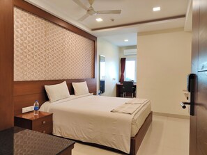 Deluxe Room, Non Smoking, Air conditioning | Premium bedding, laptop workspace, soundproofing, free WiFi - A&M Rooms and Residences  (Chennai)