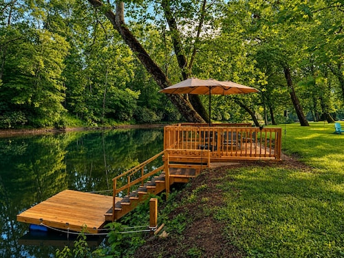 Charming 2 BR, nestled on Buckhannon River, with deck, dock, fire-pit, & kayaks