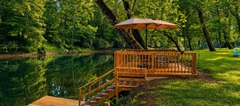 Charming 2 BR, nestled on Buckhannon River, with deck, dock, fire-pit, & kayaks
