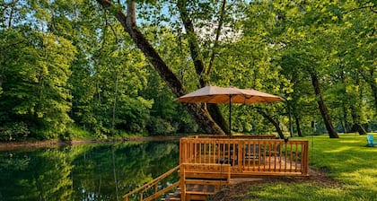 Charming 2 BR, nestled on Buckhannon River, with deck, dock, fire-pit, & kayaks