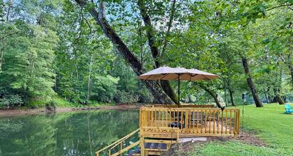 Charming 2 BR, nestled on Buckhannon River, with deck, dock, fire-pit, & kayaks