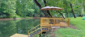 Charming 2 BR, minutes from Audra State Park & nestled on Buckhannon River.