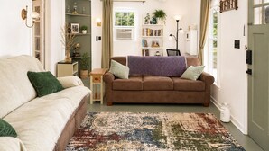 Smart TV, fireplace, books, stereo - Charming 2 BR, nestled on Buckhannon River, with deck, dock, fire-pit, & kayaks (Volga)