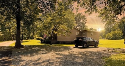 Charming 2 BR, nestled on Buckhannon River, with deck, dock, fire-pit, & kayaks