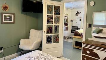 2 bedrooms, desk, iron/ironing board, travel cot