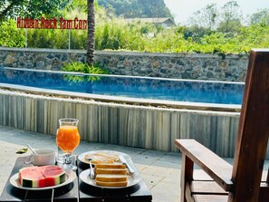 Free daily full breakfast 