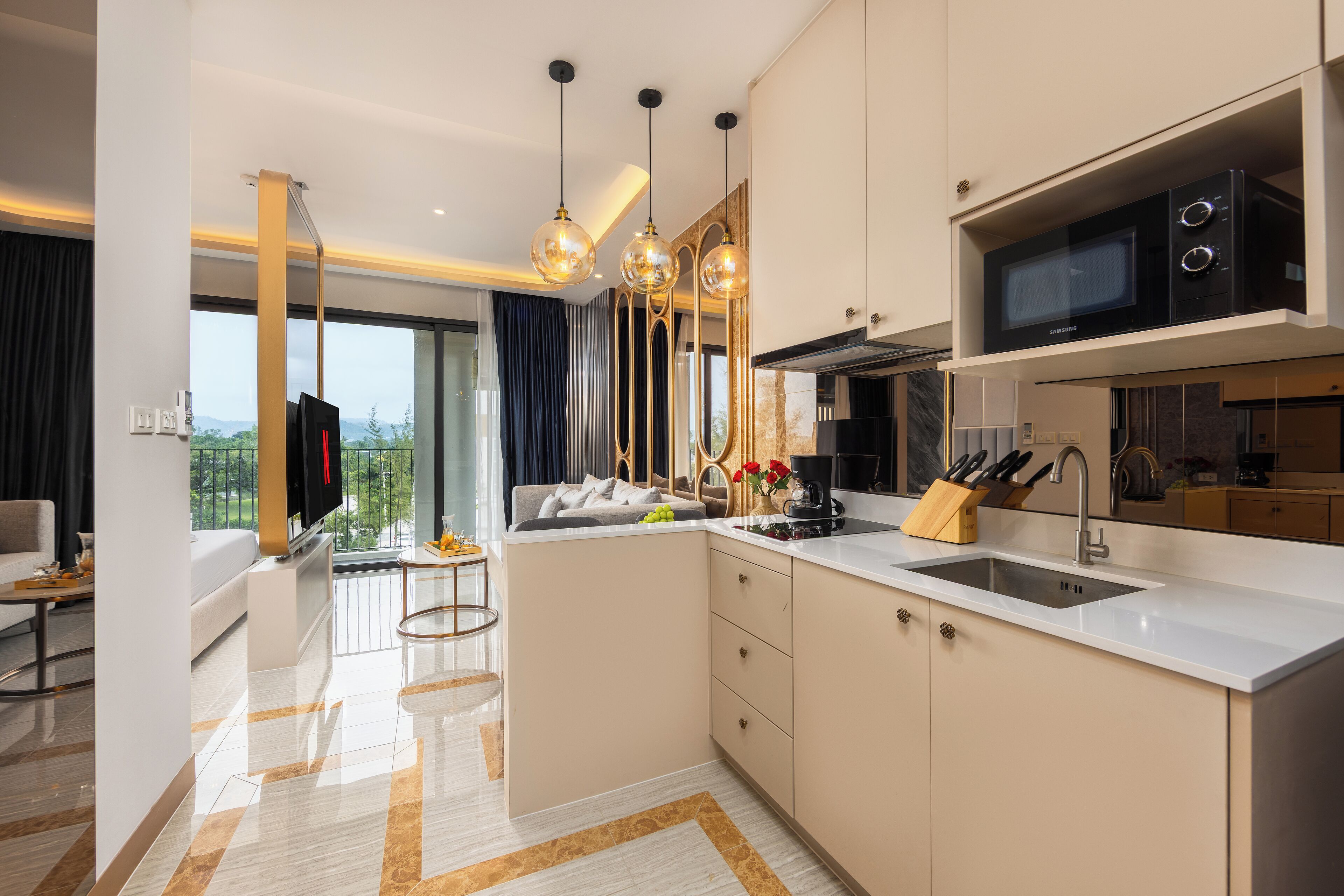 Coffee/tea maker, electric kettle, dining tables