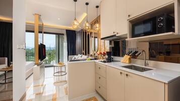 Coffee/tea maker, electric kettle