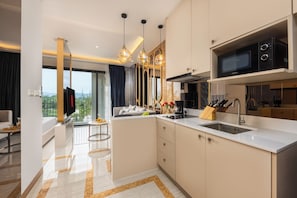 Coffee/tea maker, electric kettle