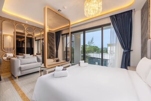 Design Suite, Balcony, Lagoon View | Memory foam beds, in-room safe, laptop workspace, iron/ironing board