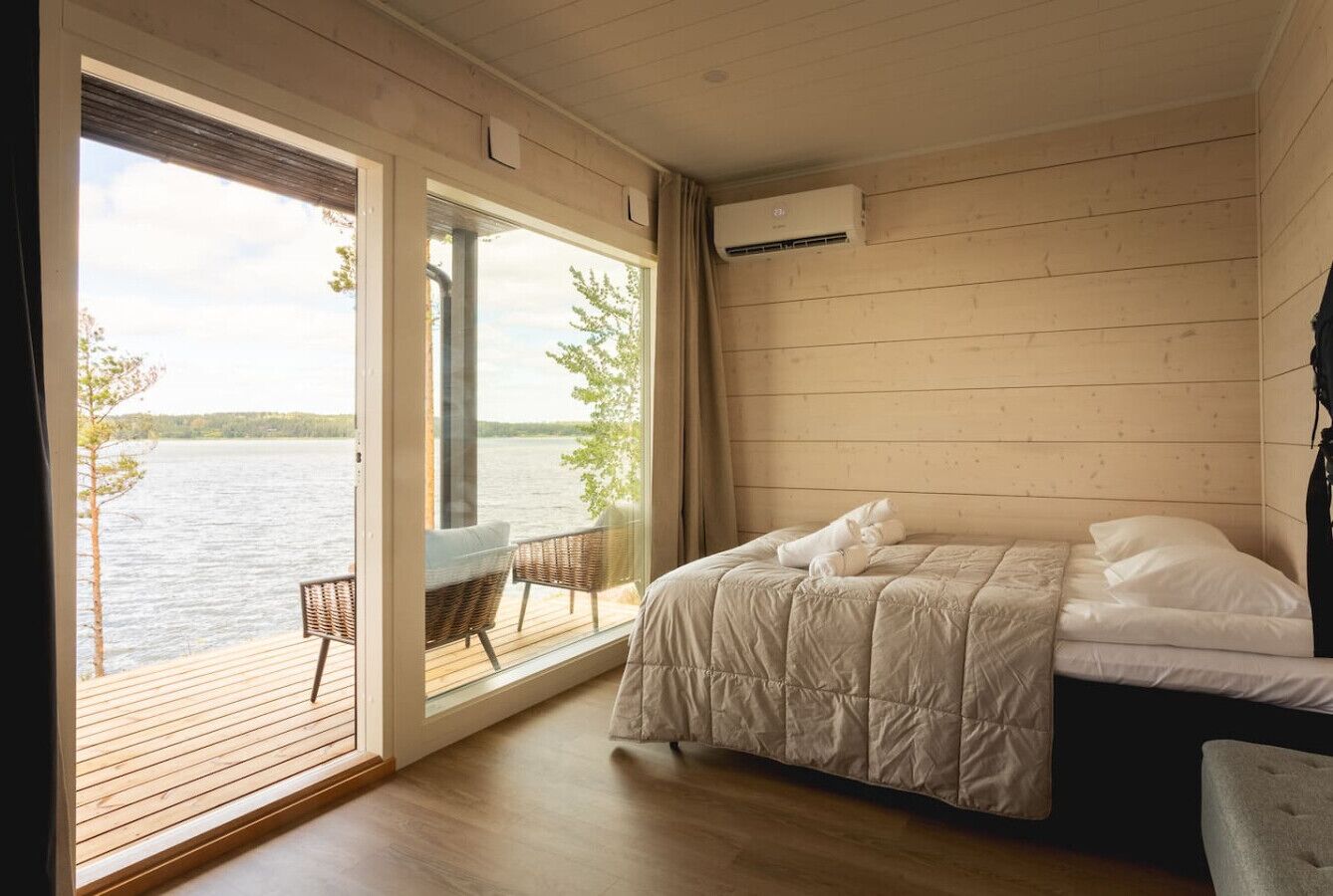 6 habitaciones, escritorio y tabla de planchar con plancha 