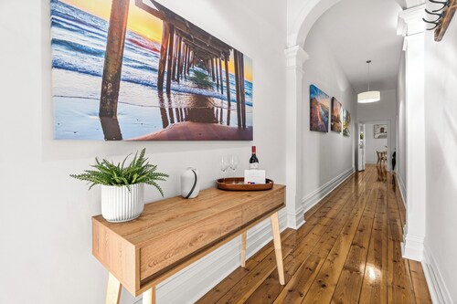 Quiet North Adelaide Home near Oval, City & Hospital