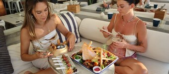 Beach Shack on Little Reef Beach Front. Funky Vibes Tropical Paradise