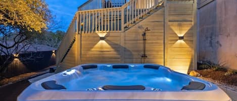 Outdoor spa tub