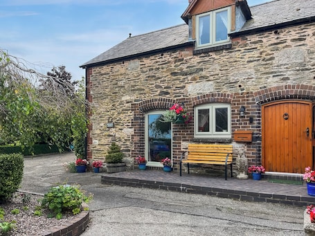 Exterior. Henfaes Bach - UK50268