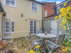Outdoor dining - 3 bedroom accommodation in Diss (Diss)