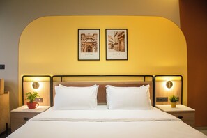 Executive Apartment | Desk, iron/ironing board, free WiFi