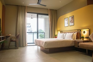 Deluxe Apartment | Desk, iron/ironing board, free WiFi