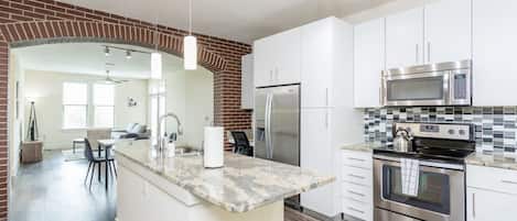 3 عدّة غرف نوم وخدمة الإنترنت