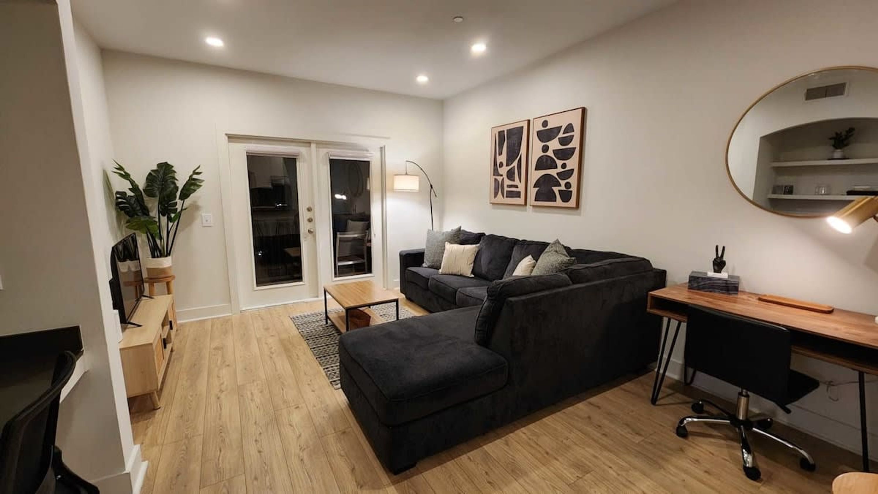 House | 1 bedroom, desk