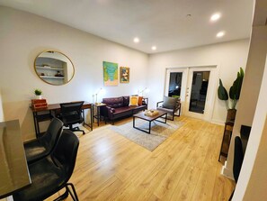 Apartment | Exterior - Montrose Spring - Stylish 1 BR in Houston (Houston)