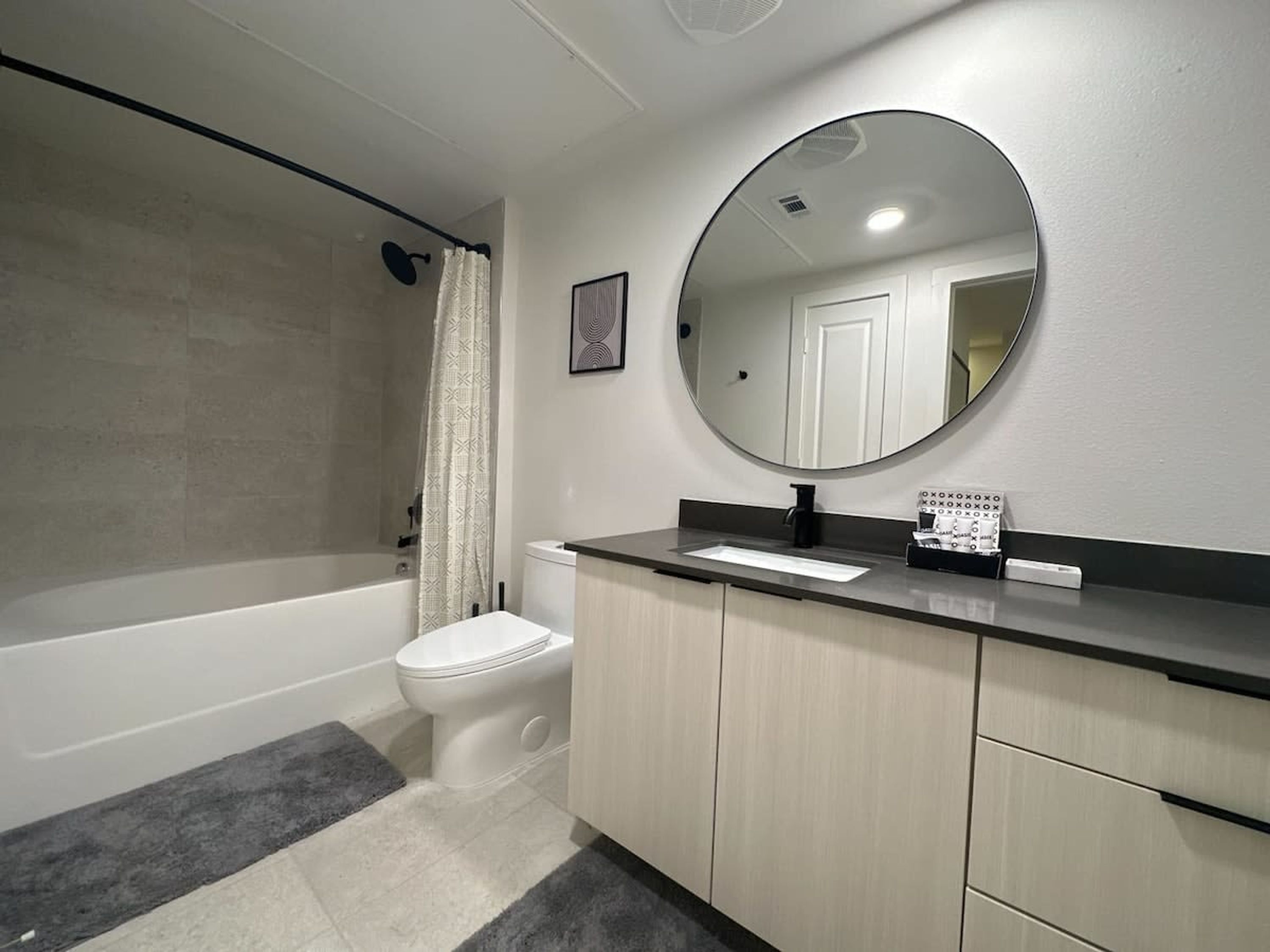 1 bedroom, desk