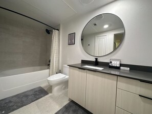 House | 1 bedroom, desk - Montrose Spring - Stylish 1 BR in Houston (Houston)
