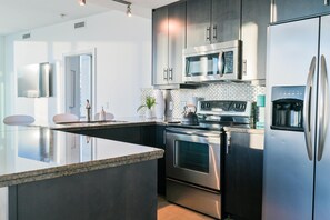 Fridge, microwave, oven, stovetop