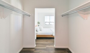 Desk, WiFi, bed sheets