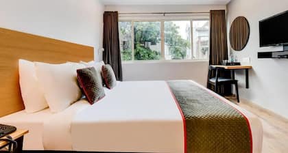 SwagStay Hotel Century