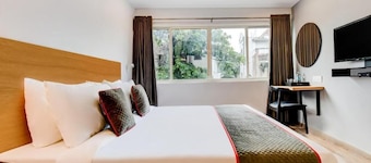 SwagStay Hotel Century