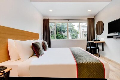 SwagStay Hotel Century