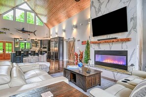 Smart TV, fireplace, offices - Lakefront Lake Anna, Pool, Boat Dock, Deck Vie (Bumpass)