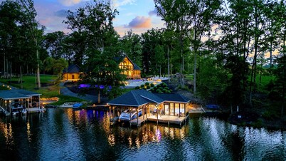 Lakefront Lake Anna, Pool, Boat Dock, Deck Vie