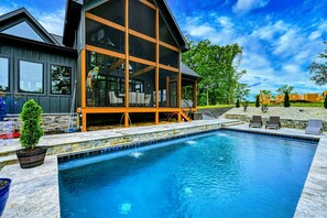 Een verwarmd zwembad