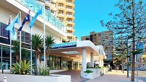 Unclassified image, 3 of 13, button - Luxury Beachfront 1BR Apt with Stunning Ocean View in the centre of Surfers (Surfers Paradise)