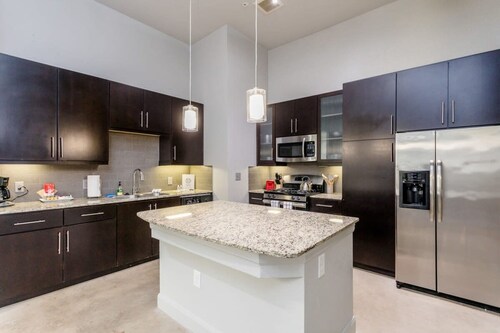 Peony At Millennium - Elegant 2 BDR in Houston
