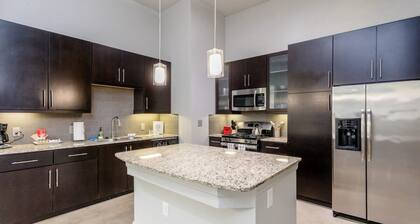Peony At Millennium - Elegant 2 BDR in Houston