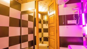 Luxury Tent, Garden View | Bathroom | Hair dryer, towels, soap, shampoo