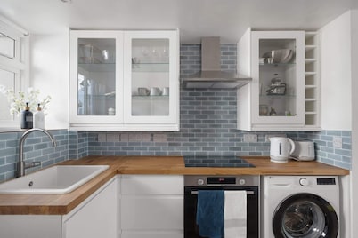 Serene Cottage Nr the Waterfront, Topsham