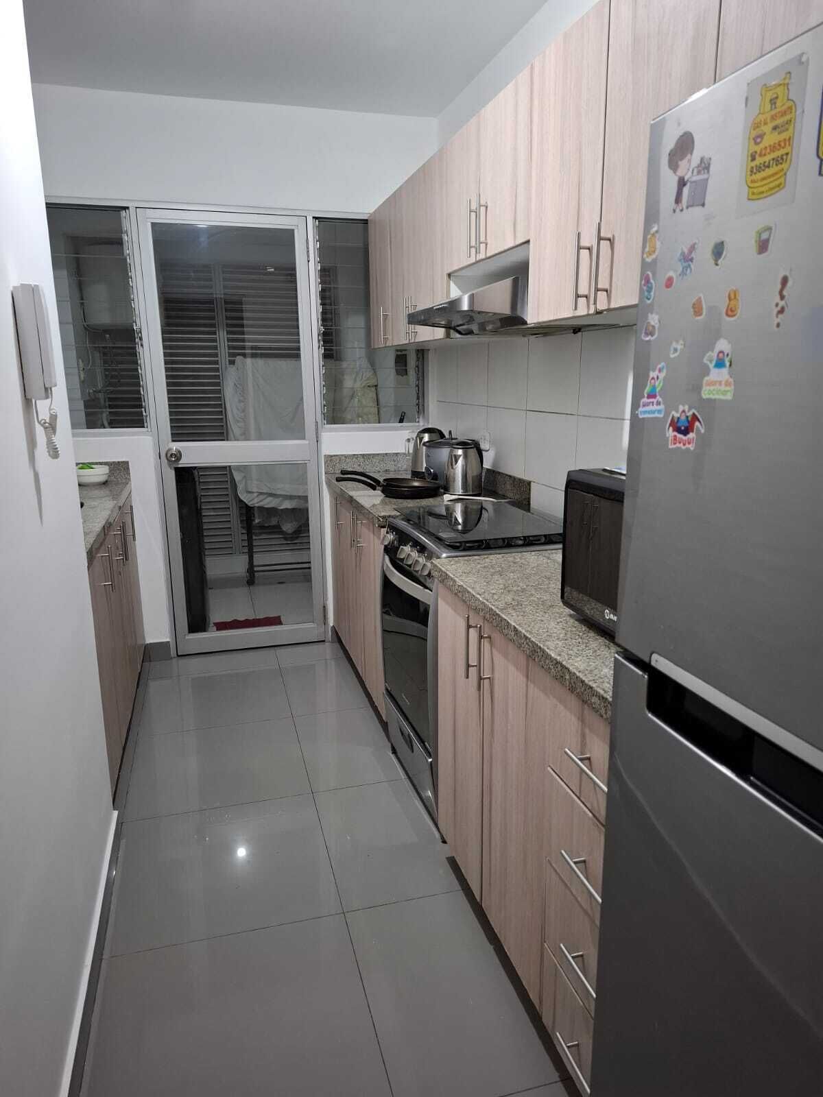 Refrigerador, microondas, horno y lavavajillas 