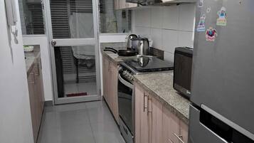 Refrigerador, microondas, horno y lavavajillas